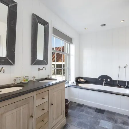 Van Gogh, Part Of Ams-boutique Bnb