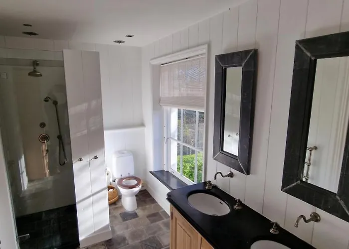 Van Gogh, Part Of Ams-boutique Bnb أوستزان